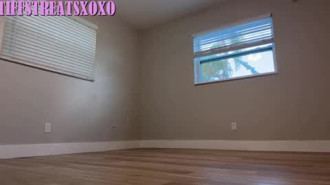 Tiffstreatsxoxo online show from 05/21/26, 08:05
