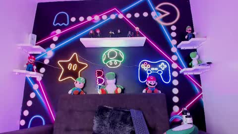 Snapshot of tiffvalentinee_ chatting on 02/04/25, 01:45 Tiffany online show from 02/04/25, 01:45