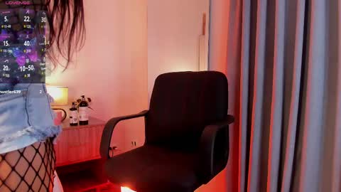 Snapshot of tiffvalentinee_ chatting on 02/07/25, 01:47 Tiffany online show from 02/07/25, 01:47