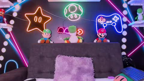 Snapshot of tiffvalentinee_ chatting on 02/17/25, 08:15 Tiffany online show from 02/17/25, 08:15