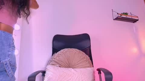 Snapshot of tiffvalentinee_ chatting on 10/06/25, 08:06 Tiffany online show from 10/06/25, 08:06