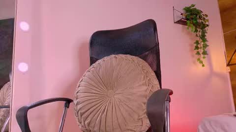 Snapshot of tiffvalentinee_ chatting on 10/11/25, 07:56 Tiffany online show from 10/11/25, 07:56