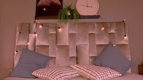 Snapshot of tiffvalentinee_ chatting on 10/13/25, 03:17 Tiffany online show from 10/13/25, 03:17