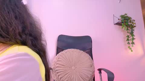 Snapshot of tiffvalentinee_ chatting on 10/13/25, 07:58 Tiffany online show from 10/13/25, 07:58