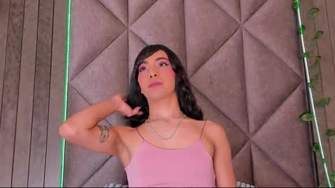 Snapshot of tiffvalentinee_ chatting on 11/17/25, 08:14 Tiffany online show from 11/17/25, 08:14