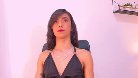 Snapshot of tiffvalentinee_ chatting on 12/18/25, 02:39 Tiffany online show from 12/18/25, 02:39