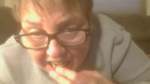 Snapshot of tight_kitty55 chatting on 11/17/25, 08:14 tight Kitty55 online show from 11/17/25, 08:14