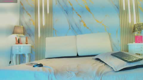 T I F F A N Y online show from 04/15/26, 08:09