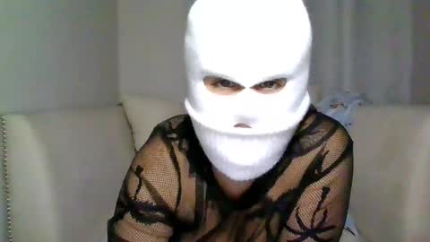 Snapshot of tiinkerbell26 chatting on 02/11/25, 04:01 tiinkerbell26 online show from 02/11/25, 04:01