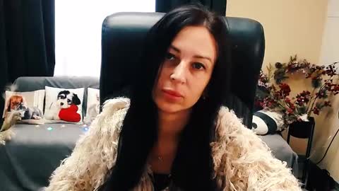 Luisa online show from 09/15/25, 09:31