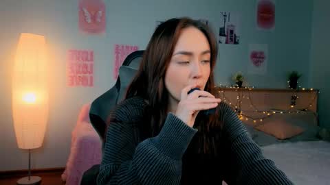 Mia online show from 02/02/26, 07:34