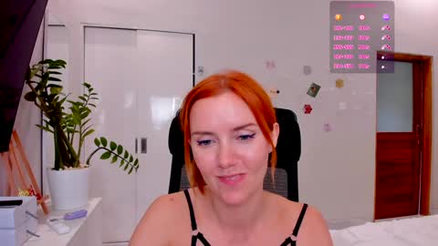 Snapshot of timissi chatting on 01/02/25, 05:24 Timis but I prefer you whisper to my ear my girl online show from 01/02/25, 05:24