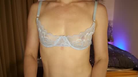 Snapshot of timissi chatting on 09/18/25, 02:35 Timis but I prefer you whisper to my ear my girl online show from 09/18/25, 02:35