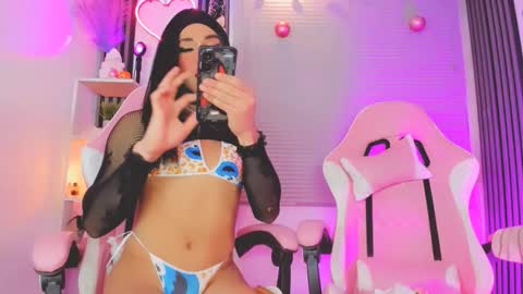 Snapshot of timmy_boyy chatting on 12/14/25, 02:39 Hallie And Annie online show from 12/14/25, 02:39