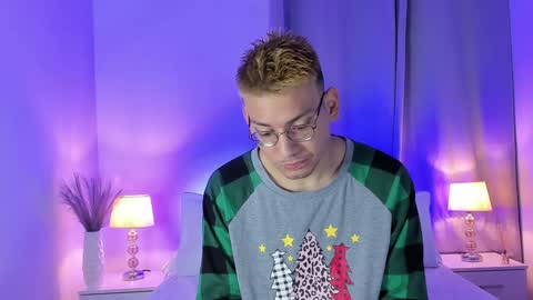 timi  jones online show from 12/22/24, 10:28