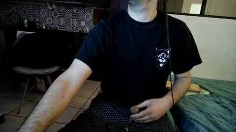 Snapshot of timsfeet chatting on 03/10/25, 05:54 m0rty Kitty online show from 03/10/25, 05:54