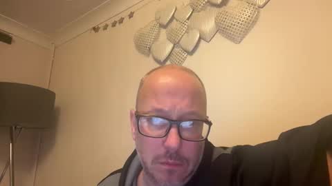 timtim19781978 online show from 12/15/25, 07:29