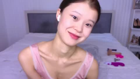 tina__kim online show from 01/15/25, 08:09