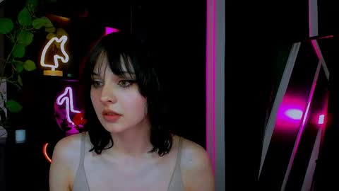 tina_golden1 online show from 04/15/26, 11:17