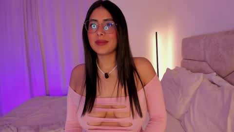 tina_olsen07 online show from 04/12/26, 09:53