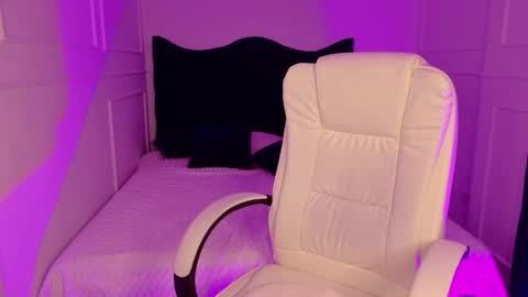 hi im curvy babyface girlie Tina online show from 03/10/26, 05:07