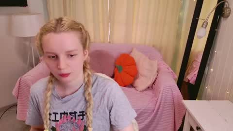 tinasiner online show from 05/29/26, 11:08