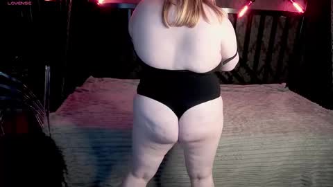 Snapshot of tinkerrbelll chatting on 02/03/26, 08:25 TinkerrBelll online show from 02/03/26, 08:25