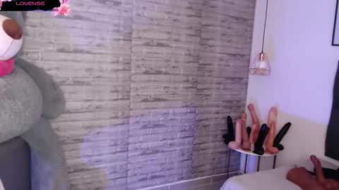 Tinna Goddess online show from 11/29/25, 12:08