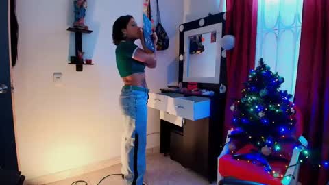 I AM BELLA  ----------- follow my  IG  TINNS 69 online show from 12/24/24, 09:22