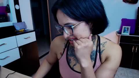 I AM BELLA  ----------- follow my  IG  TINNS 69 online show from 01/14/25, 05:40