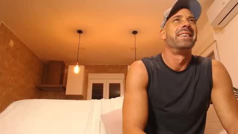 Snapshot of tinoclandestino chatting on 11/22/25, 05:34 tinoclandestino online show from 11/22/25, 05:34