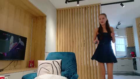 Snapshot of tiny_blush chatting on 06/19/26, 10:52 Anne online show from 06/19/26, 10:52
