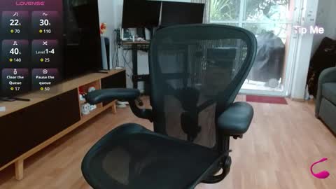 Tiny Caroline online show from 11/27/25, 10:12