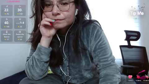 Tiny Caroline online show from 12/17/25, 09:54