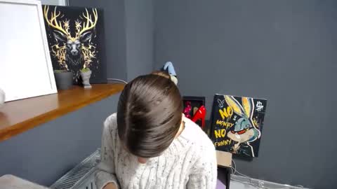 Gloria online show from 11/26/25, 07:42