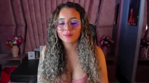 Snapshot of tiny_love_ chatting on 02/13/25, 03:18 tiny online show from 02/13/25, 03:18