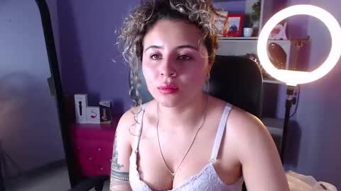 Snapshot of tiny_love_ chatting on 02/18/25, 05:42 tiny online show from 02/18/25, 05:42