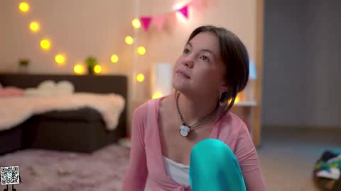 Snapshot of tiny_miracle chatting on 12/02/24, 01:57 Lyssa online show from 12/02/24, 01:57