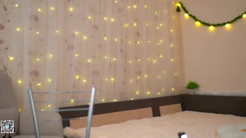 Snapshot of tiny_miracle chatting on 12/22/24, 06:15 Lyssa online show from 12/22/24, 06:15