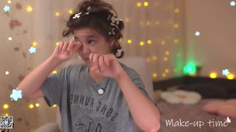 Snapshot of tiny_miracle chatting on 02/19/25, 01:50 Lyssa online show from 02/19/25, 01:50