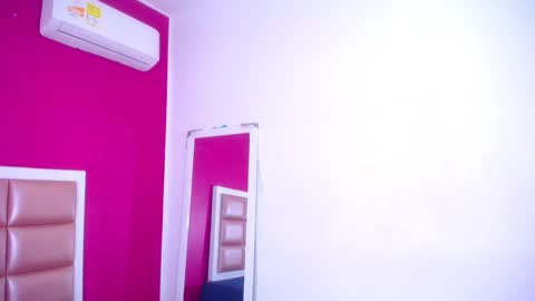 tiny_sarah1 online show from 11/13/25, 08:08