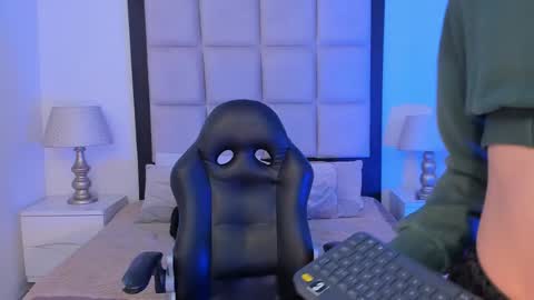 Thomm  Independent Model online show from 02/12/26, 06:30