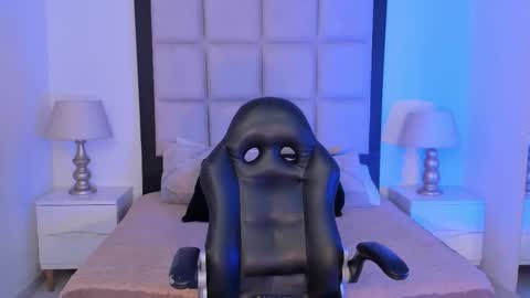 Thomm  Independent Model online show from 02/14/26, 03:47