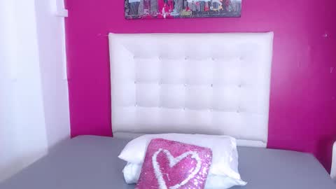 tiny_whore18 online show from 09/26/25, 04:44