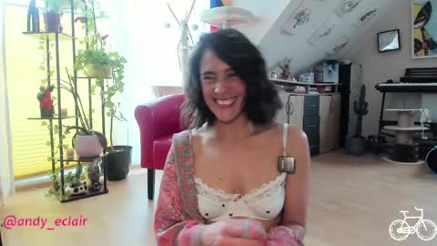 Tiny online show from 05/05/26, 09:06
