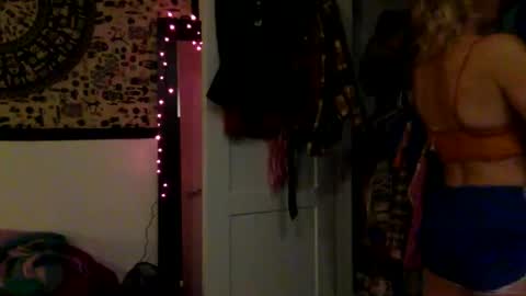 Snapshot of tinyandtatted420 chatting on 11/03/25, 01:19 tinyandtatted420 online show from 11/03/25, 01:19