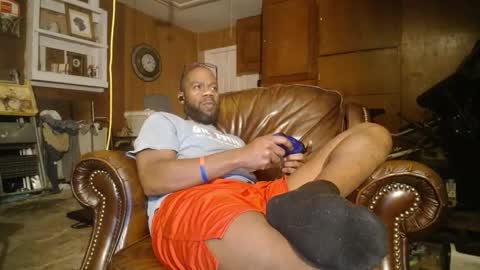 tinycock_1979 online show from 10/28/25, 06:28