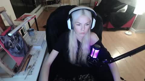 stage Kylie Sinner  brand CLITBAIT online show from 02/08/25, 12:17