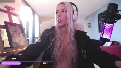 stage Kylie Sinner  brand CLITBAIT online show from 03/17/26, 10:02