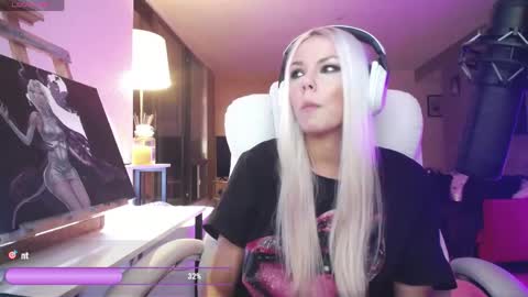 stage Kylie Sinner  brand CLITBAIT online show from 05/07/26, 05:13